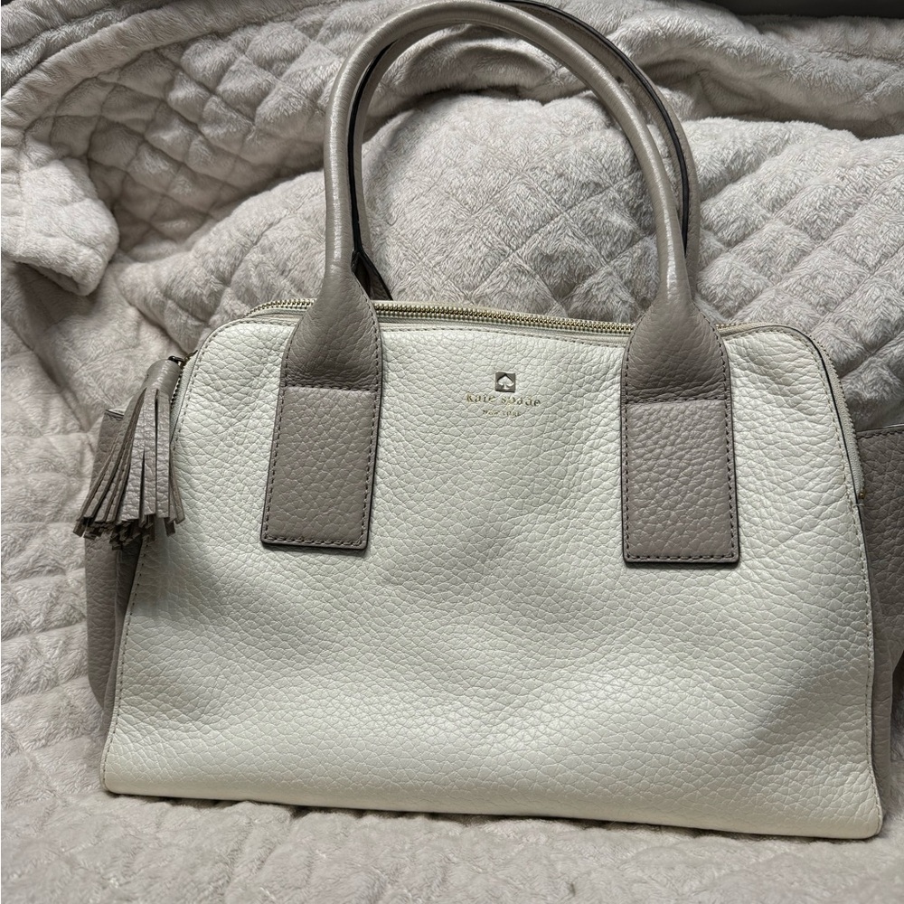 Kate Spade pebbled leather white and grey bag